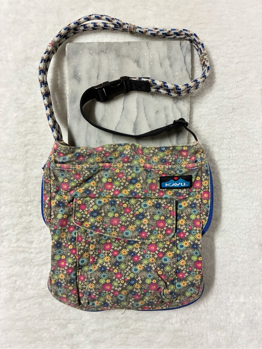 KAVU Sidewinder Crossbody Bag Floral Print Rope Strap Canvas Messenger Purse